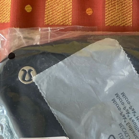 NWT Lululemon Everywhere Belt Bag in Black - Picture 5 of 5